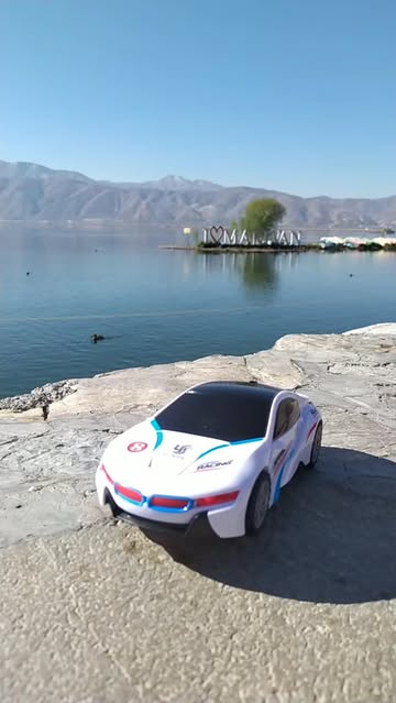 ماشین تبدیل شونده به ربات زیر گردان حرکتی موزکیال و چراغ دار